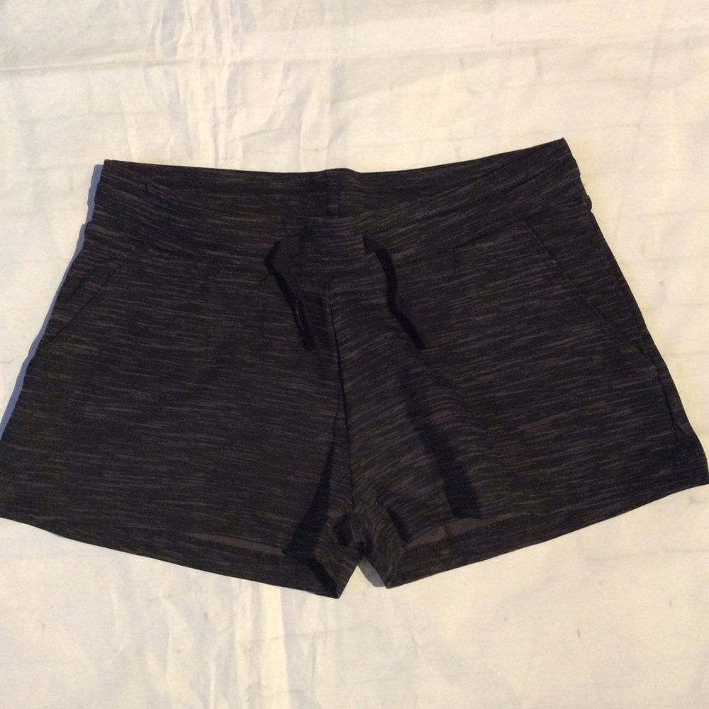 H&M BLACK/PRINT Stretchy Organic Cotton Shorts